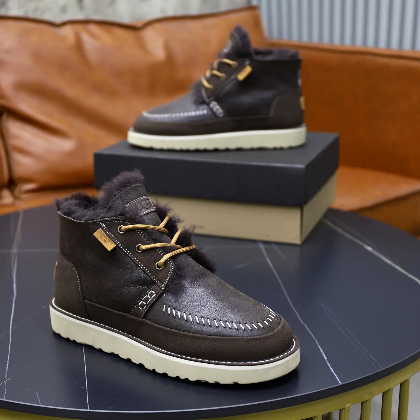 Ex-factory price: 620💰Thick wool imported from Australia Brand: UGG genuine purchase (fur integrated) Size: 39-44 (45 customized) Grade: Official website 1:1 Material: First layer of genuine leather waterproof and antifreeze upper Real wool lining Original non-slip and wear-resistant outsole Style category: Men's casual shoes Trendy style Comfortable on the feet Color: Official website color synchronization